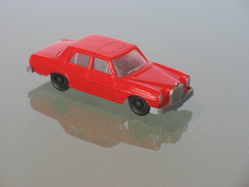 Mercedes 250 8 - █►, rot